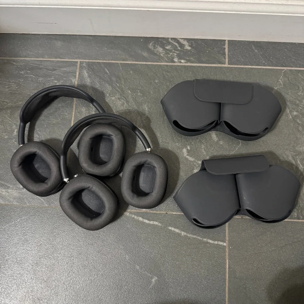 NOT WORKING Apple AirPods Max Space Gray Over Ear Wireless Headphones Smart Case